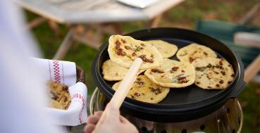 Petromax Dutch Oven (6qt) with a plane bottom surface