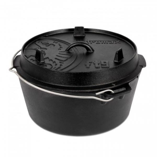 Petromax Dutch Oven (9qt) with a plane bottom surface